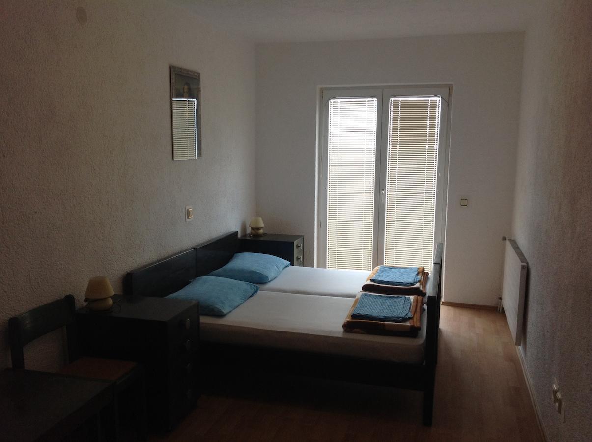 Katarina Apartments And Rooms Sibinj Krmpotski Habitación foto